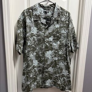 New! Men’s Eddie Bauer Olive & Light Blue Tropical Camp Shirt